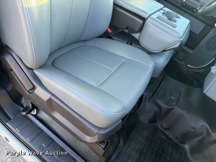 image for item OE9748 2011 Ford F350 Super Duty pickup truck