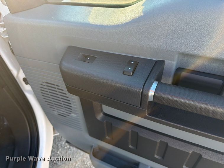 image for item OE9748 2011 Ford F350 Super Duty pickup truck