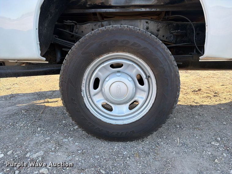image for item OE9748 2011 Ford F350 Super Duty pickup truck