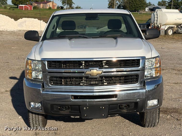 image for item OE9749 2010 Chevrolet Silverado 2500HD pickup truck