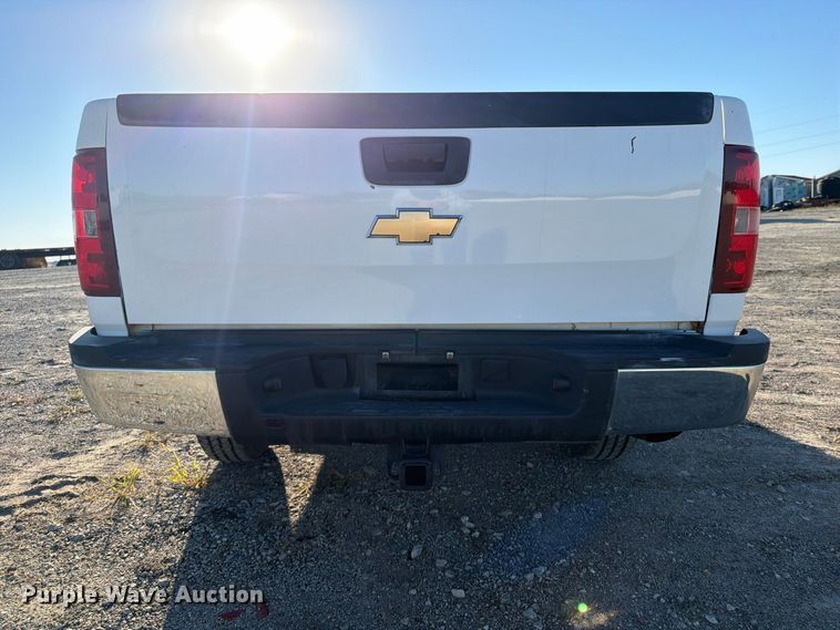 image for item OE9749 2010 Chevrolet Silverado 2500HD pickup truck