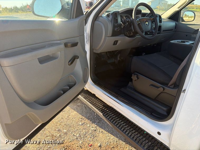 image for item OE9749 2010 Chevrolet Silverado 2500HD pickup truck