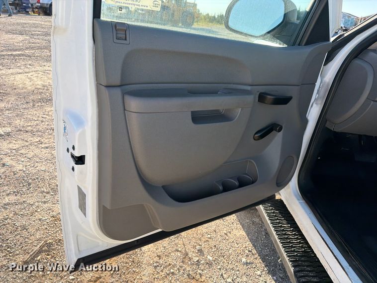 image for item OE9749 2010 Chevrolet Silverado 2500HD pickup truck