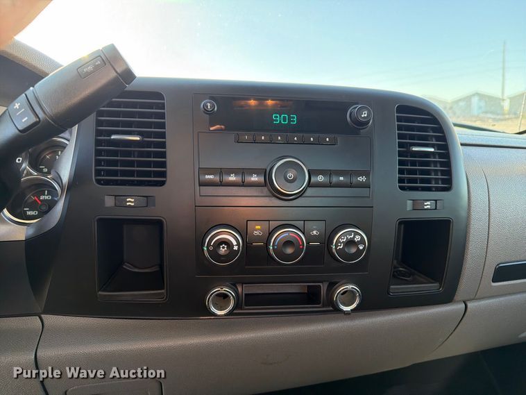 image for item OE9749 2010 Chevrolet Silverado 2500HD pickup truck