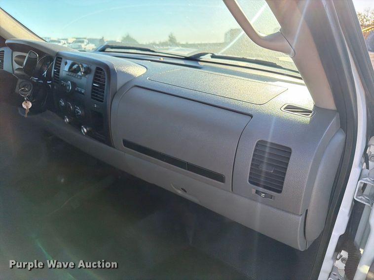 image for item OE9749 2010 Chevrolet Silverado 2500HD pickup truck
