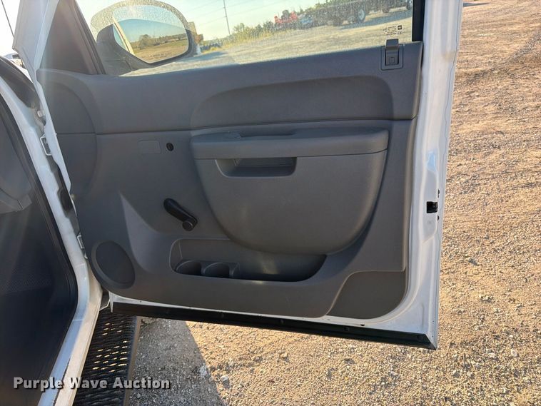 image for item OE9749 2010 Chevrolet Silverado 2500HD pickup truck