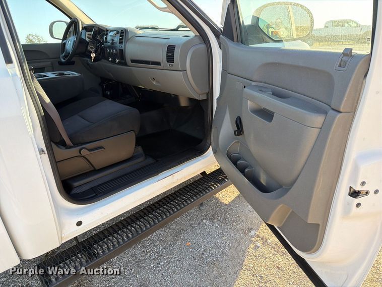 image for item OE9749 2010 Chevrolet Silverado 2500HD pickup truck
