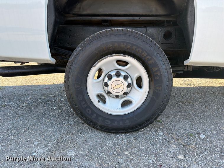 image for item OE9749 2010 Chevrolet Silverado 2500HD pickup truck