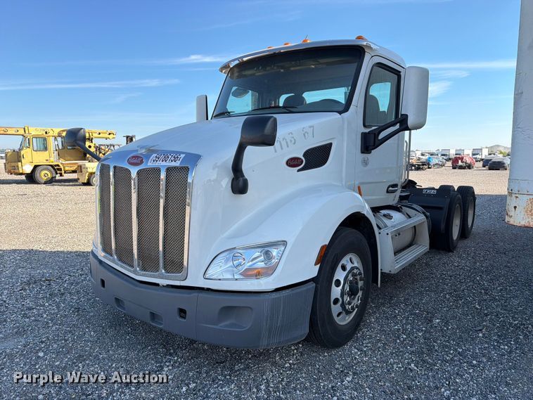 2018 Peterbilt 579 semi truck