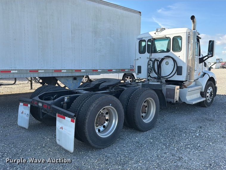 image for item YA4093 2018 Peterbilt 579 semi truck