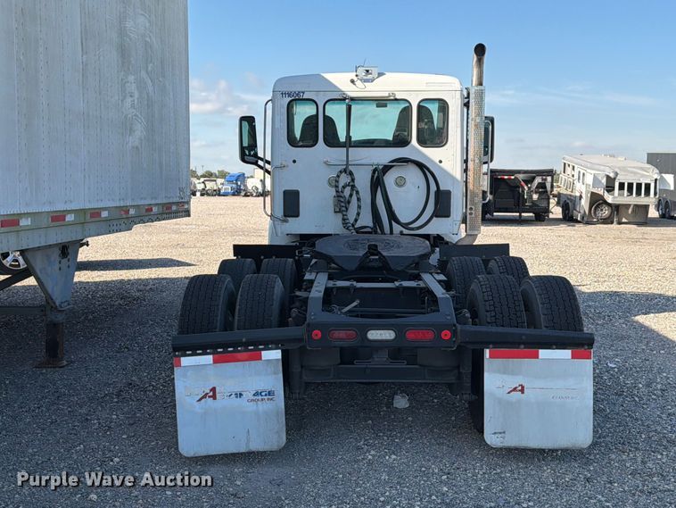 image for item YA4093 2018 Peterbilt 579 semi truck