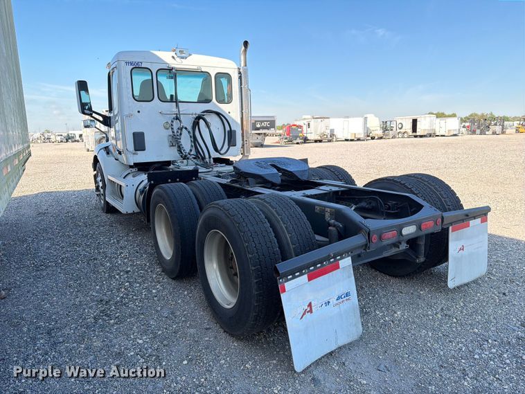 image for item YA4093 2018 Peterbilt 579 semi truck