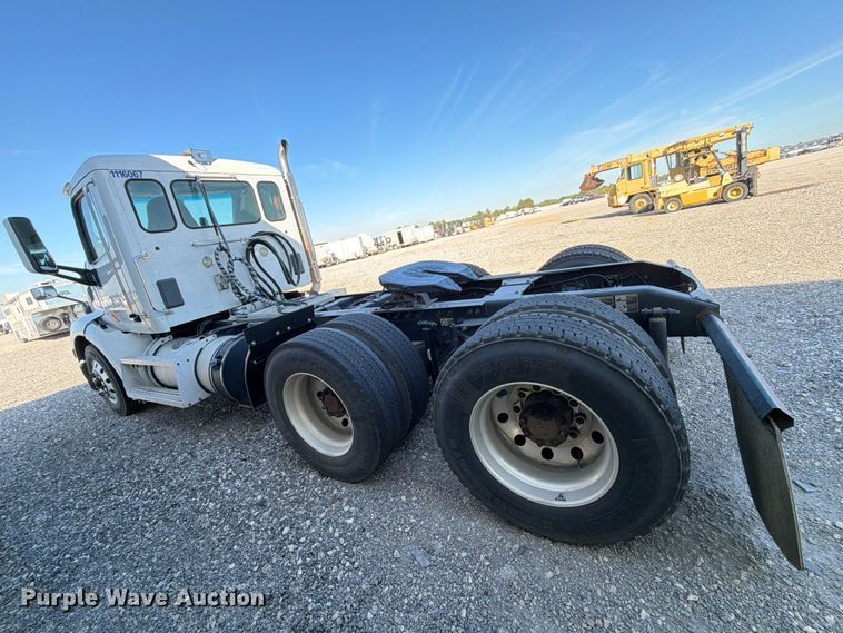 image for item YA4093 2018 Peterbilt 579 semi truck