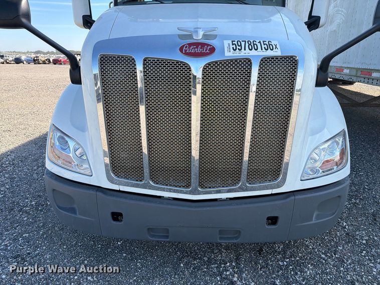 image for item YA4093 2018 Peterbilt 579 semi truck