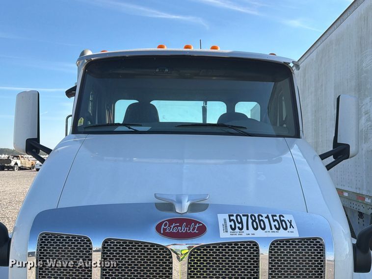 image for item YA4093 2018 Peterbilt 579 semi truck