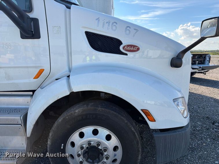 image for item YA4093 2018 Peterbilt 579 semi truck