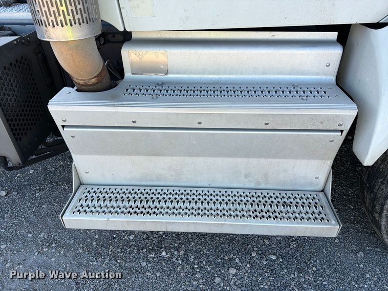 image for item YA4093 2018 Peterbilt 579 semi truck