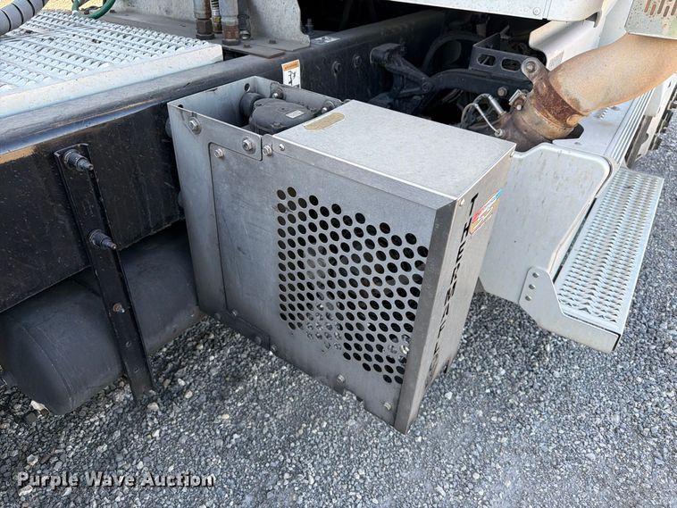 image for item YA4093 2018 Peterbilt 579 semi truck