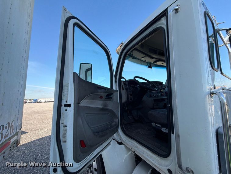 image for item YA4093 2018 Peterbilt 579 semi truck