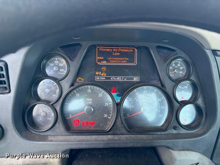 image for item YA4093 2018 Peterbilt 579 semi truck