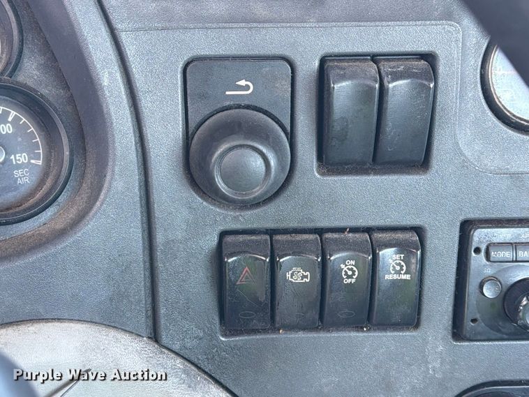 image for item YA4093 2018 Peterbilt 579 semi truck