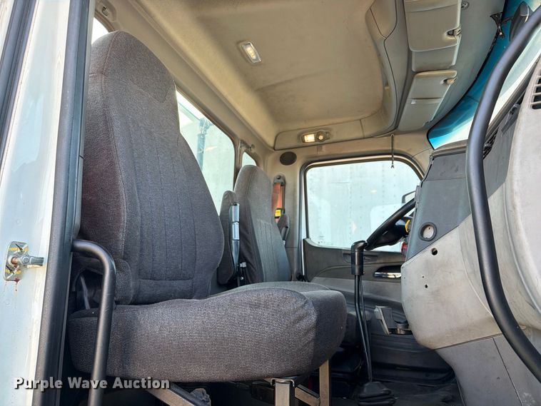image for item YA4093 2018 Peterbilt 579 semi truck