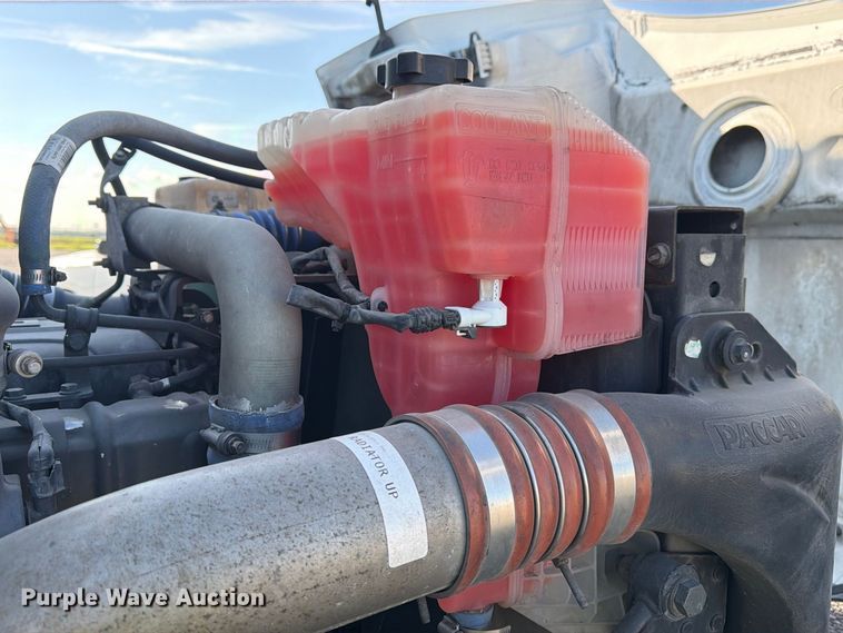 image for item YA4093 2018 Peterbilt 579 semi truck