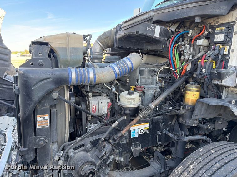 image for item YA4093 2018 Peterbilt 579 semi truck