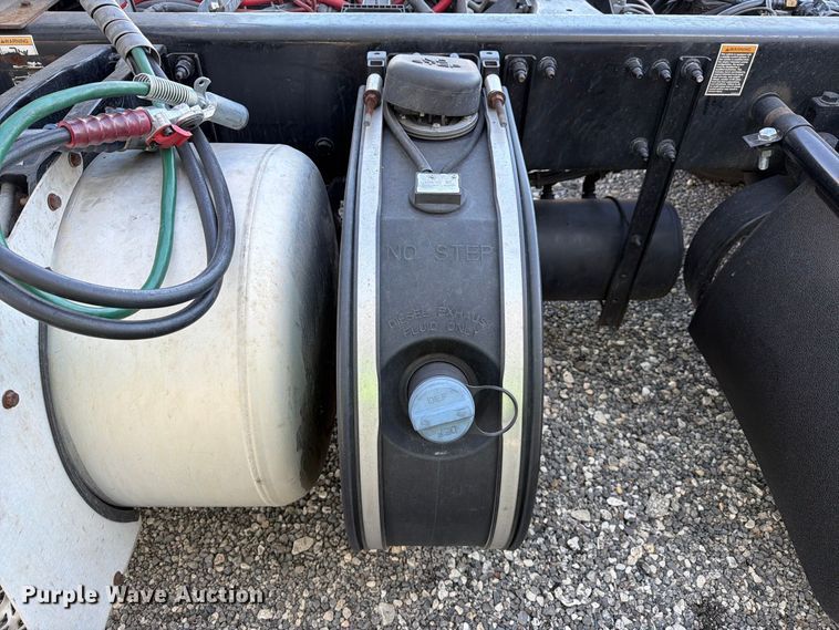 image for item YA4093 2018 Peterbilt 579 semi truck