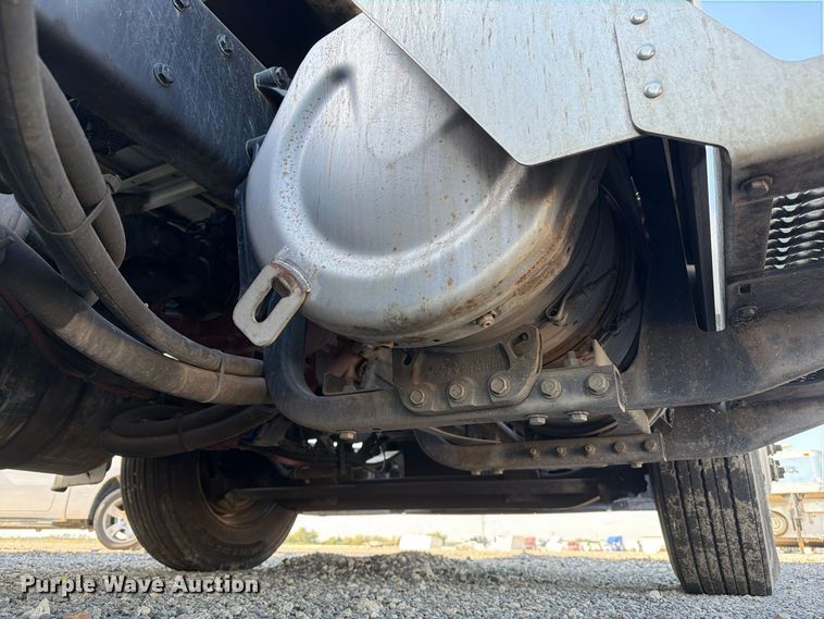 image for item YA4093 2018 Peterbilt 579 semi truck