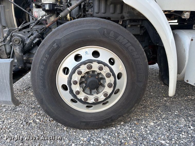 image for item YA4093 2018 Peterbilt 579 semi truck