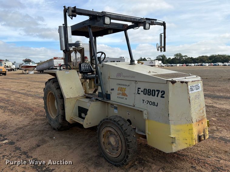 image for item YA4744 Ingersoll Rand RT708J tow tractor
