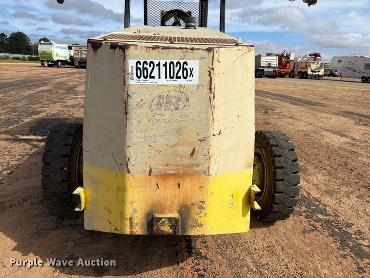 image for item YA4744 Ingersoll Rand RT708J tow tractor