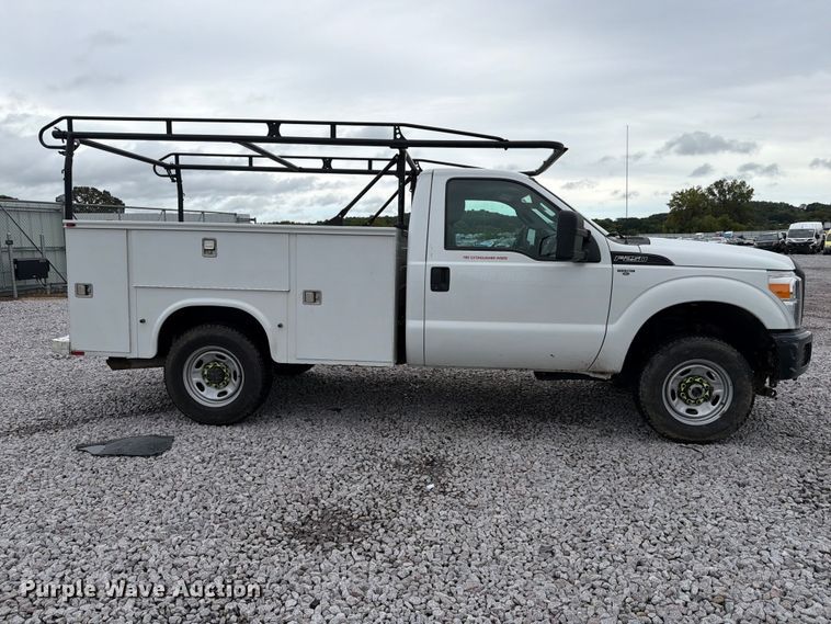 image for item YA4758 2012 Ford F250 Super Duty utility bed pickup truck