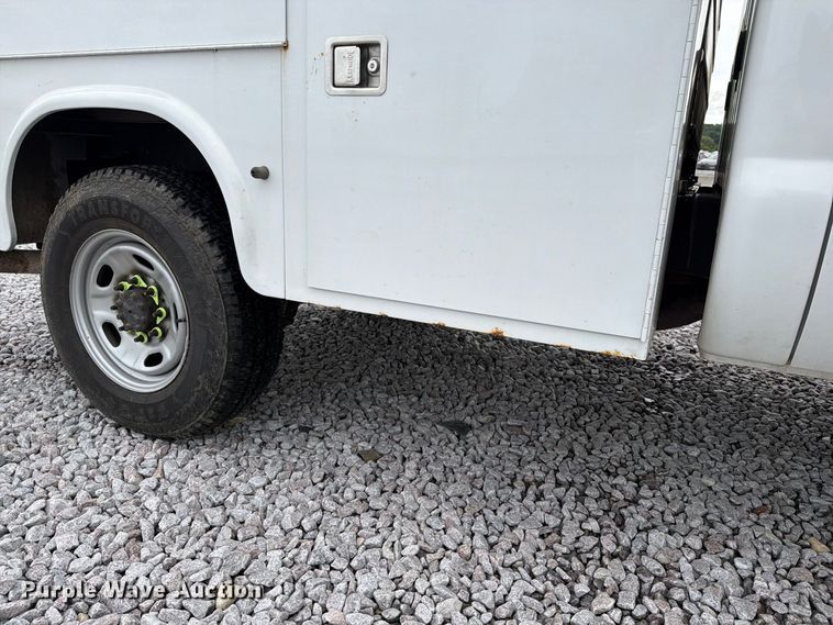 image for item YA4758 2012 Ford F250 Super Duty utility bed pickup truck