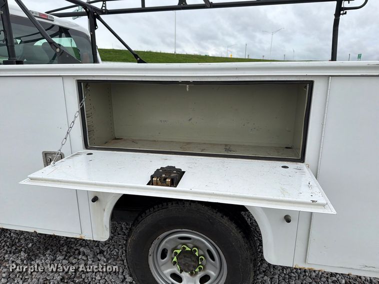 image for item YA4758 2012 Ford F250 Super Duty utility bed pickup truck