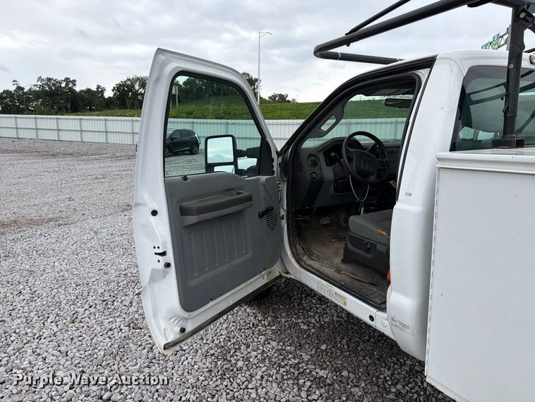 image for item YA4758 2012 Ford F250 Super Duty utility bed pickup truck