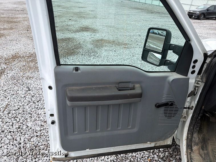 image for item YA4758 2012 Ford F250 Super Duty utility bed pickup truck