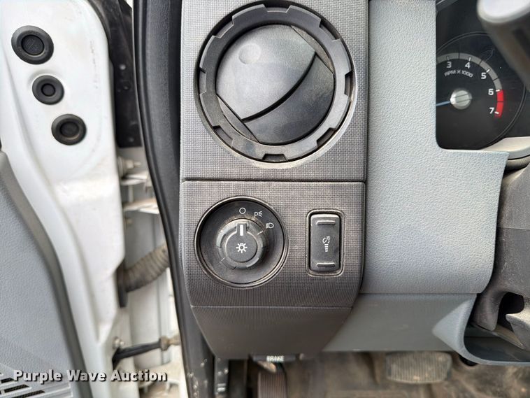 image for item YA4758 2012 Ford F250 Super Duty utility bed pickup truck