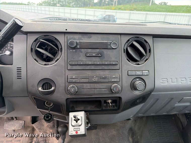 image for item YA4758 2012 Ford F250 Super Duty utility bed pickup truck