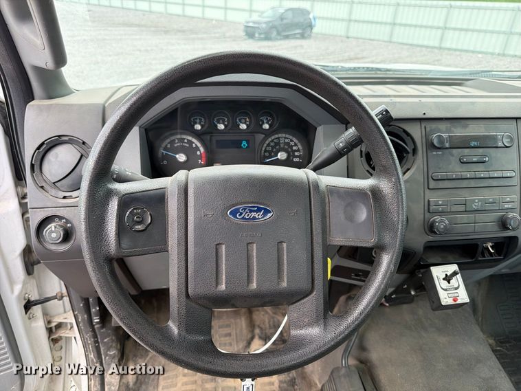 image for item YA4758 2012 Ford F250 Super Duty utility bed pickup truck