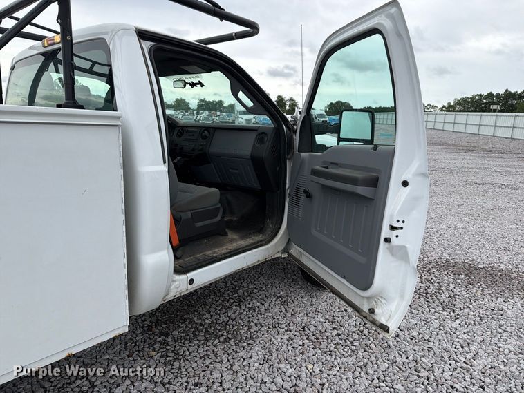 image for item YA4758 2012 Ford F250 Super Duty utility bed pickup truck