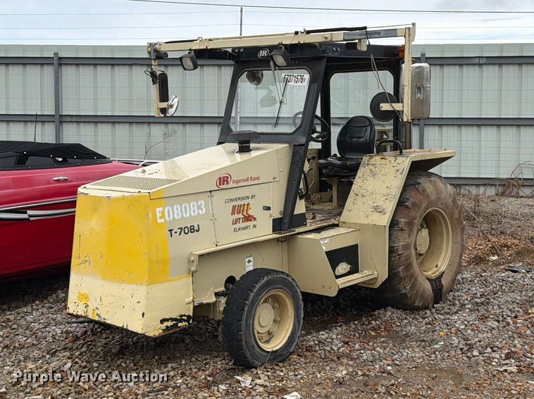 image for item YA4922 1992 Ingersoll-Rand T-708J tow tractor