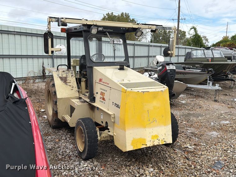 image for item YA4922 1992 Ingersoll-Rand T-708J tow tractor