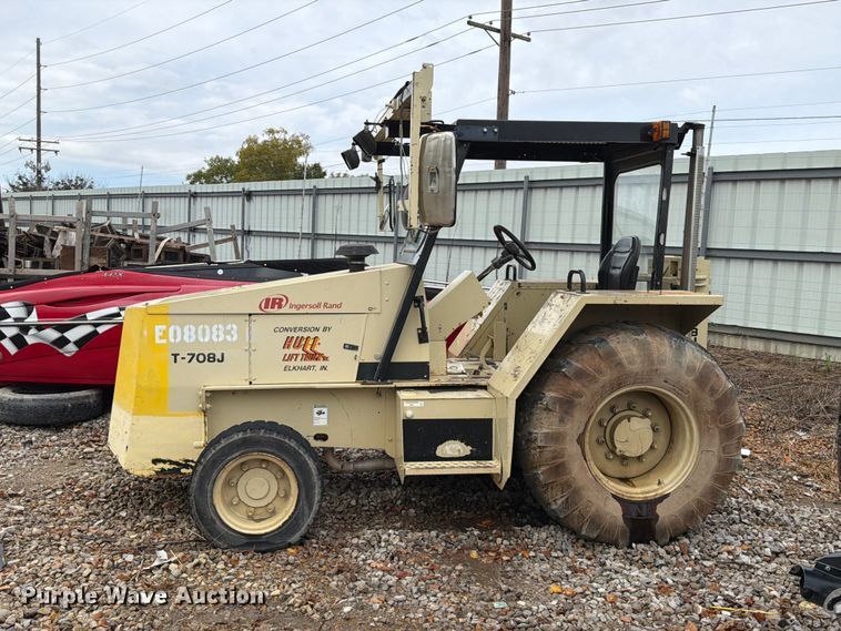 image for item YA4922 1992 Ingersoll-Rand T-708J tow tractor