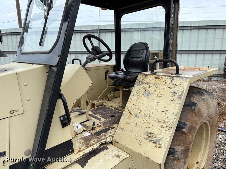 image for item YA4922 1992 Ingersoll-Rand T-708J tow tractor