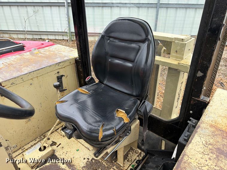 image for item YA4922 1992 Ingersoll-Rand T-708J tow tractor