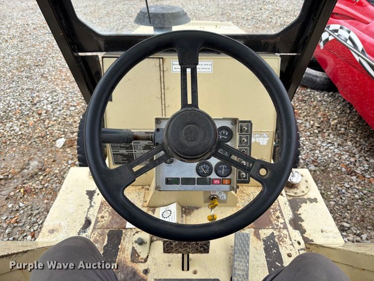 image for item YA4922 1992 Ingersoll-Rand T-708J tow tractor