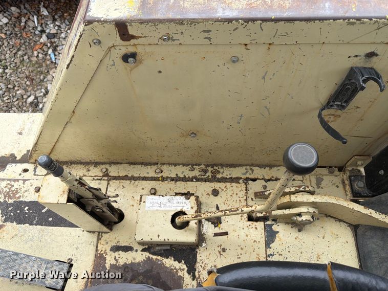 image for item YA4922 1992 Ingersoll-Rand T-708J tow tractor