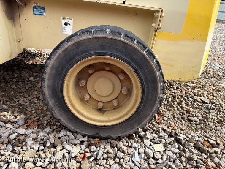 image for item YA4922 1992 Ingersoll-Rand T-708J tow tractor
